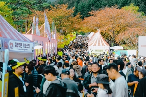 김천김밥축제 태풍도 못 막은 열기…사흘간 17만 명 몰렸다