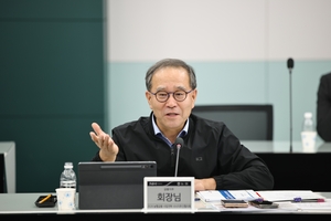 [금융 풍향계] 이찬우 농협금융 회장 “틀 깨야 고객 잡는다” 外