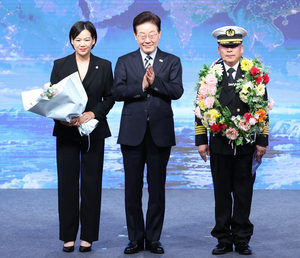 북극항로 첫 왕복 항해 마친 팬스타 아크로호, 부산 귀항