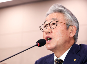 농협 개혁에 ‘장악 vs 쇄신’ 충돌…직선제 수용한 강호동, 사퇴는 거부 [2026 국감]