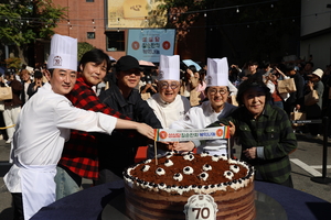 ‘칠순잔치’ 성심당 1000명에게 케이크 무료로 쐈다