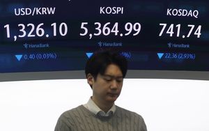 “오늘 20만전자 깨지나”…AI 불안에 코스피 쑥대밭 [머니+]
