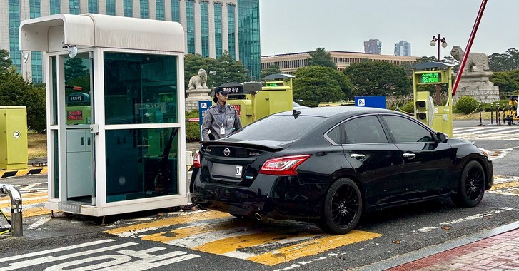 [단독] 국회 차량 5부제 ‘무색’…등록 4대 중 1대 ‘프리패스’