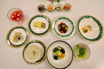 文 맞은 李대통령, ‘통합 밥상’ 내놨다