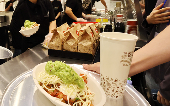강남역서 맞붙은 ‘타코’ 3사…치폴레·타코벨·쿠차라 ‘정면승부’