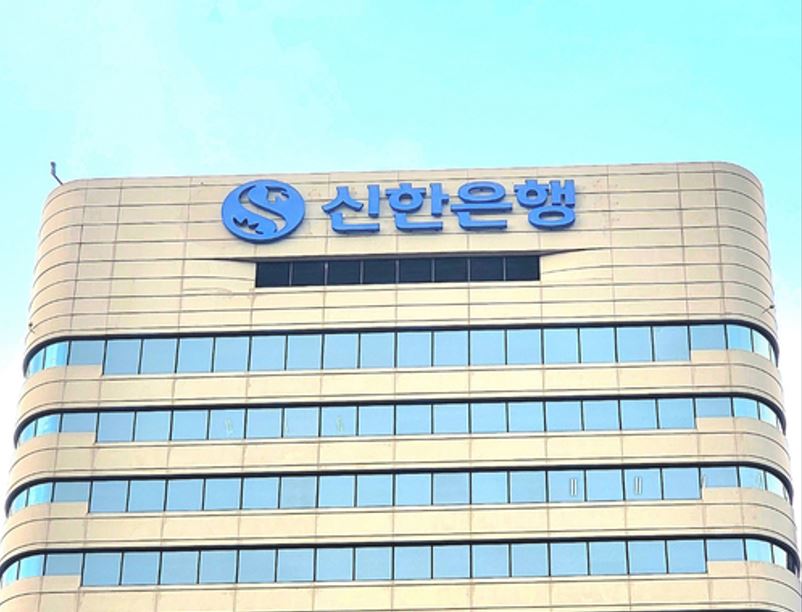 ‘비이자-글로벌’ 쌍끌이...신한지주, 순익 3조 넘겼다