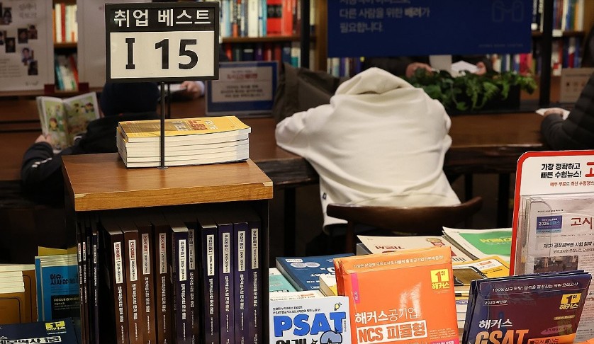 [단독] 청년도약계좌 가입 ‘반토막’인 이유는...