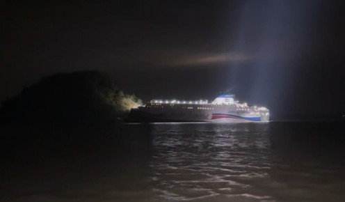 신안 해상서 ‘267명 탑승’ 여객선 좌초…일부 부상자 발생