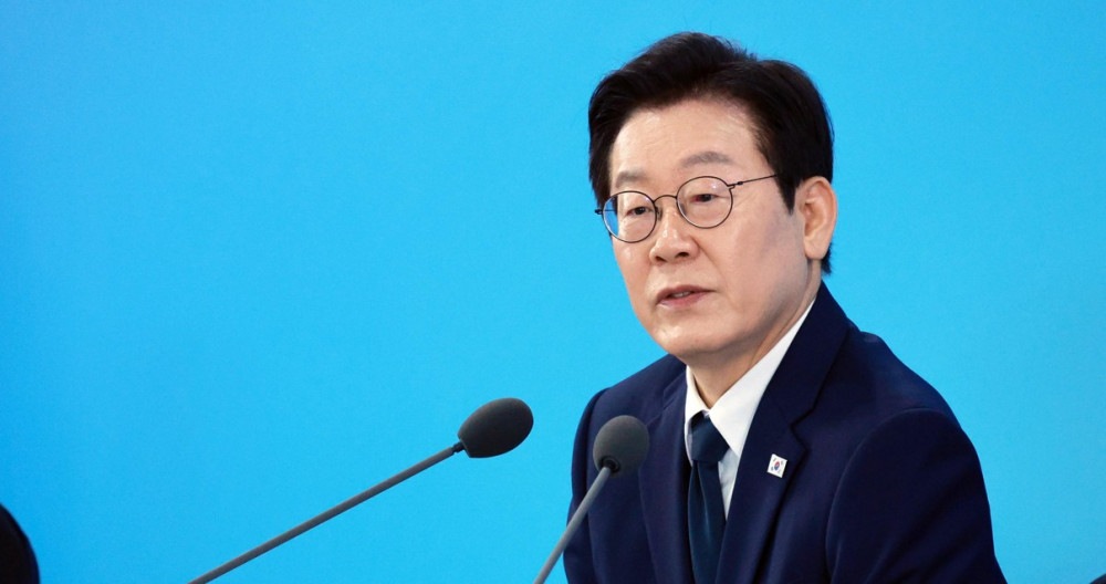 [여론조사] 李 대통령 지지율 2.2%p↓·54.5%…“정쟁에 하락, 외교로 반등”