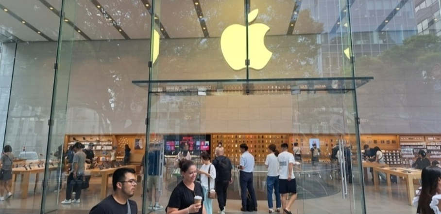 애플에 무슨 일이…핵심 임원 줄퇴사에 팀 쿡 흔들린다