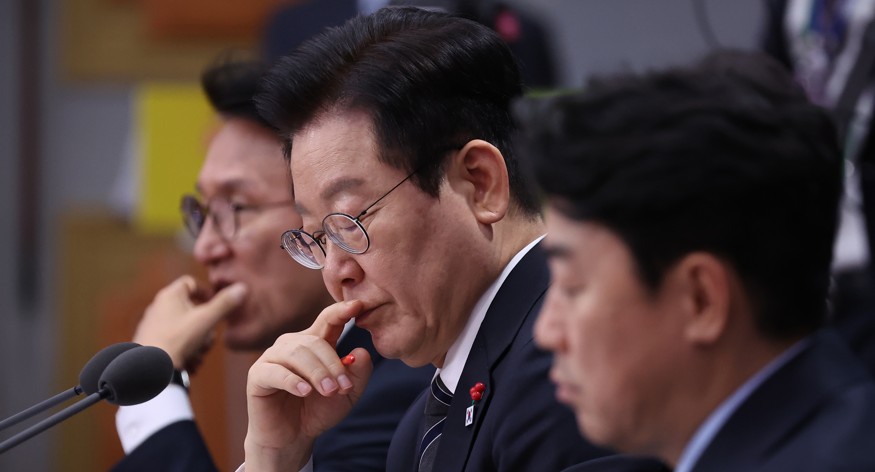 李 “금융권 이자장사 시정…주가조작 패가망신 수준 엄벌”