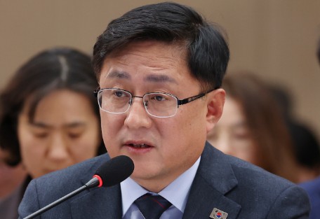 李 대통령 “해상풍력, 태양광보다 단가 비싼데 왜 투자하나” 의문