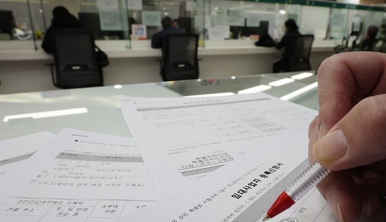 “집 팔라 강요 안해”...대통령 SNS에 여·야 공방 치열 