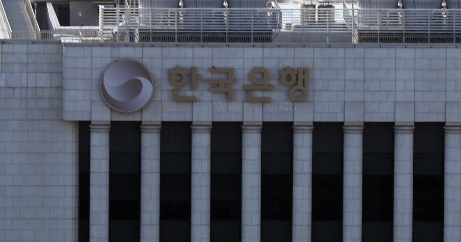 한은 4월 금리동결 무게…물가·환율·성장 사이 ‘고심’
