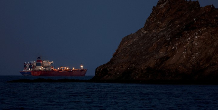 “호르무즈 통행세 배럴당 1달러”…연간 1.3조 비용추가