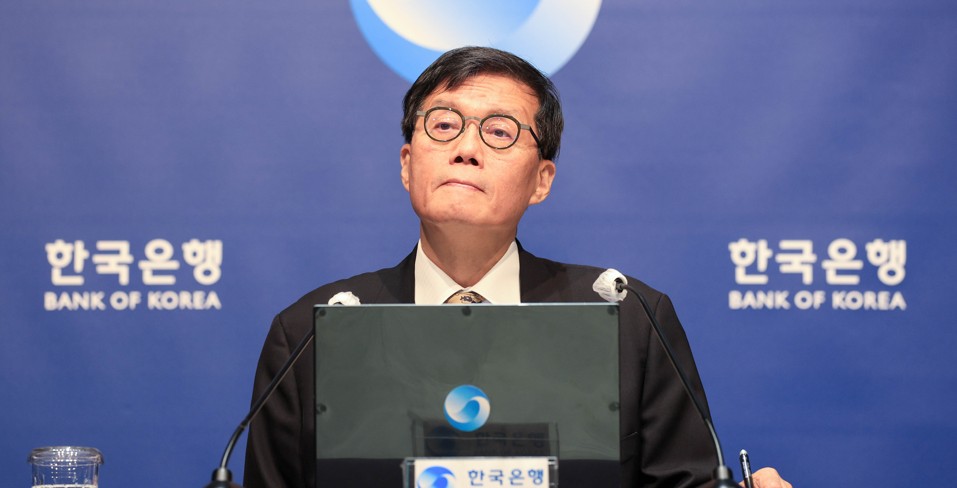 “트럼프가 안 도와주네” 고환율 속 떠나는 이창용 총재