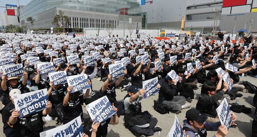 李, 삼성 노조 겨냥?… “나만 살자식 과도한 요구 안돼”