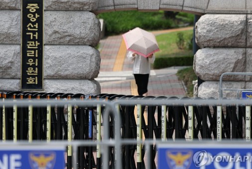 국민 92% “선관위 엄중한 책임 물어야”…재선거·사전투표 폐지 ‘팽팽’