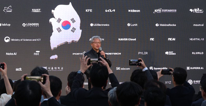 ‘수혜 vs 과의존’...젠슨 황, 한국에 ‘AI 숙제’ 남겼다