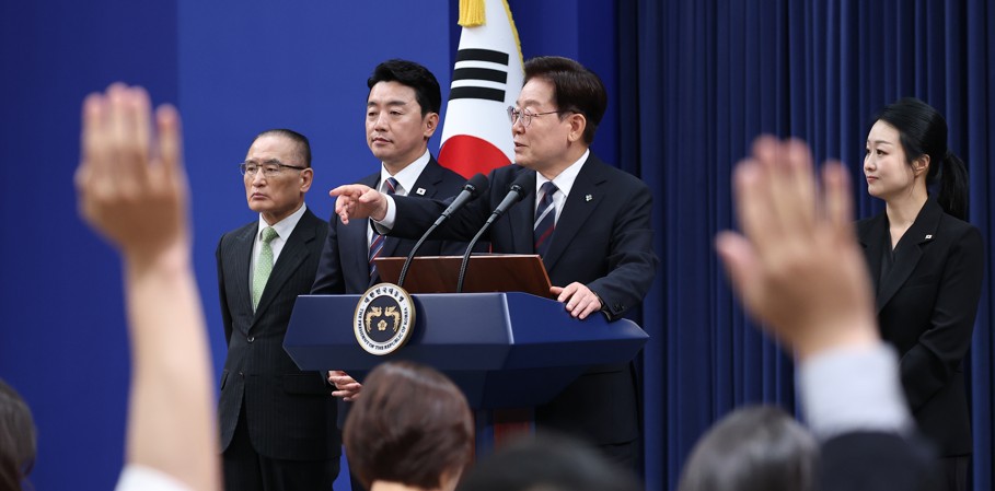 李대통령 “트럼프, 美 군함 10척 신속 건조 요청했다”
