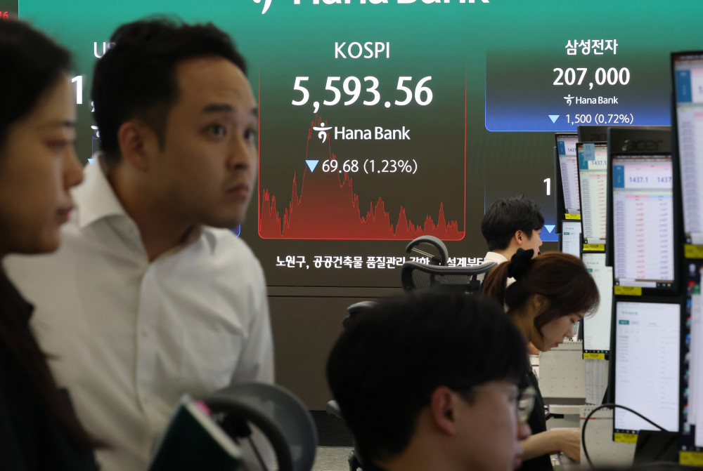 “증시 안정책 언제 내놓나”…저평가에도 코스피 외면