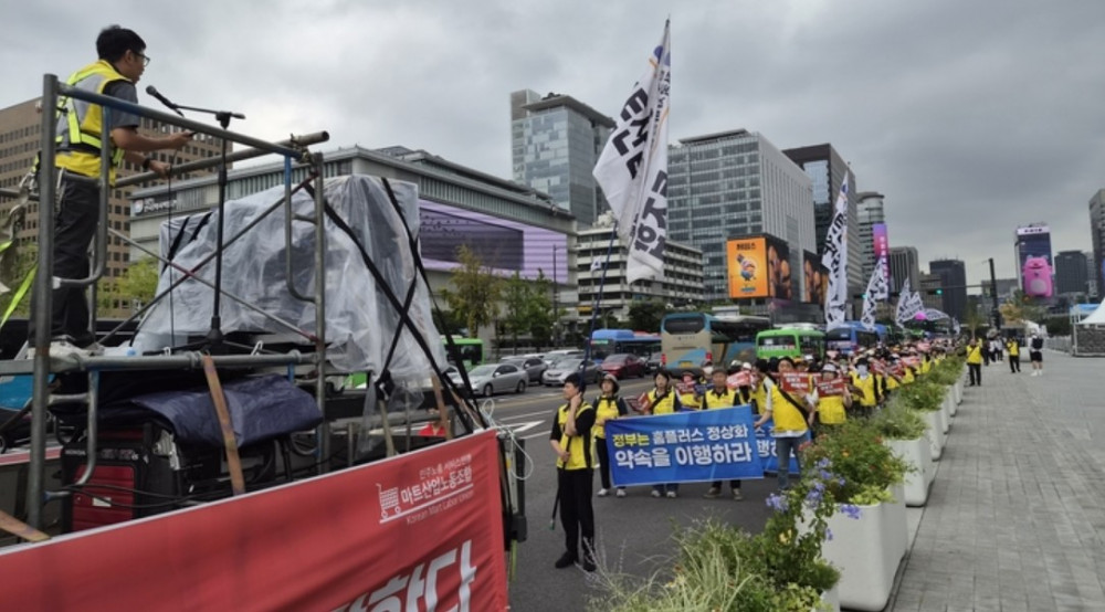 “홈플러스 청산 막아야” 절박한 직원·점주들 거리로