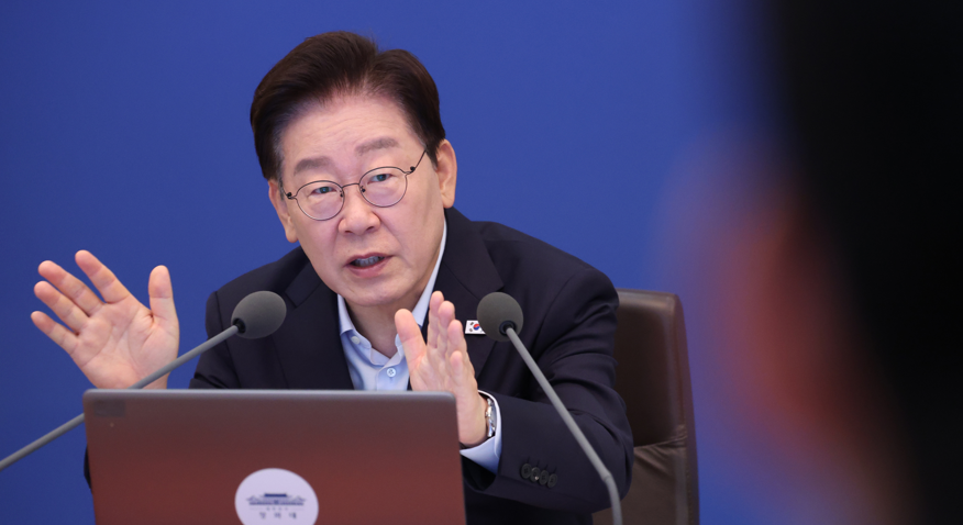 李지지율 38.9%, 역대최저… 민주43.1%·국힘37.7%