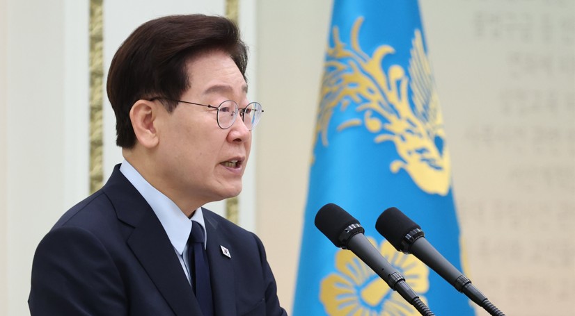 李지지율 43.3% 최저치…민주 44.6%·국힘 37.6%