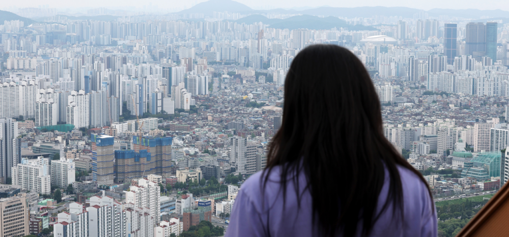 “전세 구하기 벅찬데”...신혼부부 버팀목 대출도 ‘반토막’