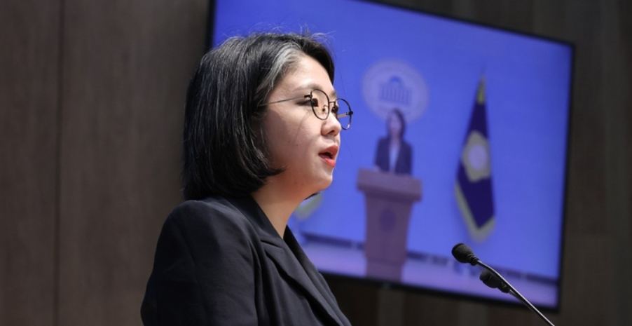 ‘비례 겸직·사당화 논란’…용혜인, 장관 후보자 사퇴