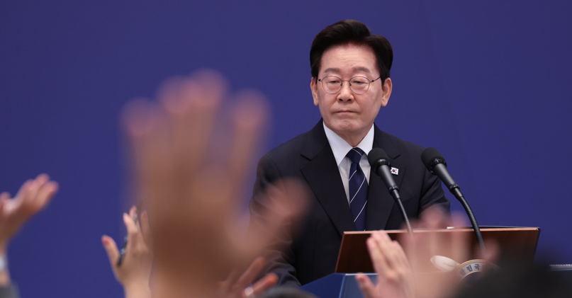 李대통령 지지율 34.8%…10주 만에 하락세 멈춤 ‘반등’