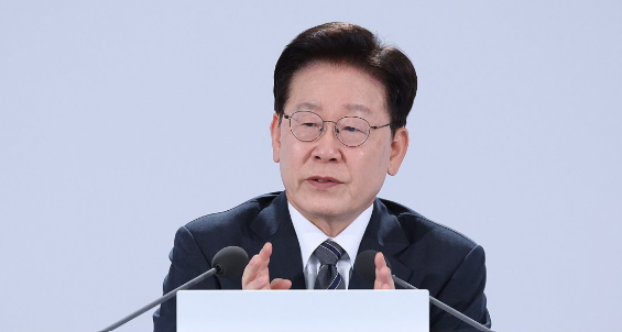 [에너지경제 여론조사] 李대통령 지지율 37.4%…민주 42.5%·국힘 38.4%